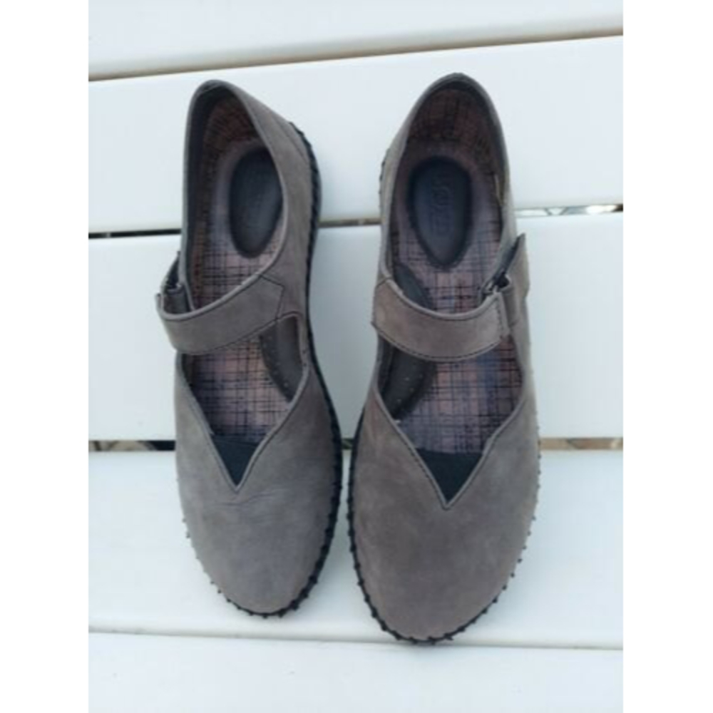 Born Mary Jane Luisa Grey W21214 Womens US 7.5 Leather Upper